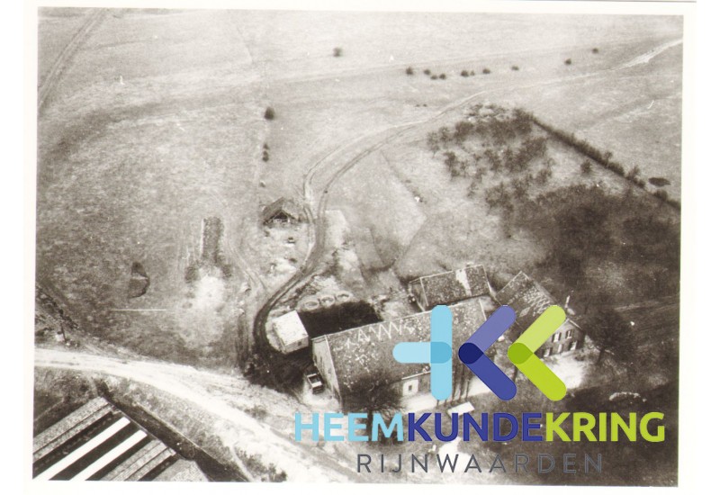 Copera Boerderij Met dam langs de bedding Oude Rijn 1975 Coll. G.B.Janssen